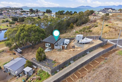 /international/au/24-st-margarets-court-swansea-tas-204513896/