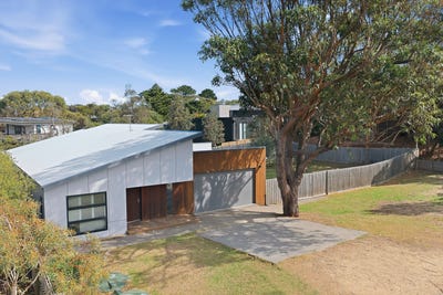/international/au/5-7-noble-street-venus-bay-vic-150759216/