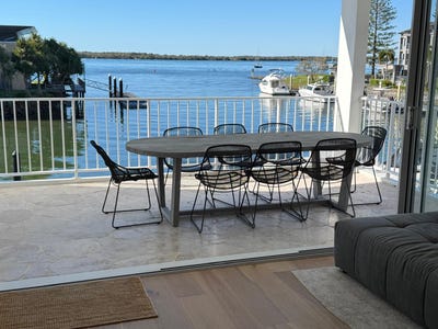 /international/au/7-1-canal-ave-runaway-bay-qld-150675440/