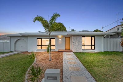 /international/au/64-denmans-camp-road-torquay-qld-152648288/