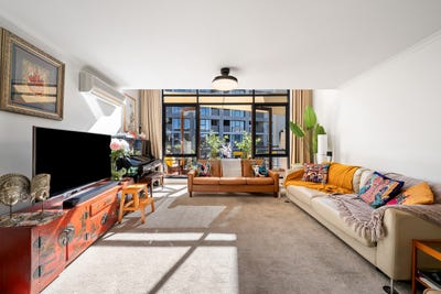 /international/au/102-66-allara-street-city-act-151125728/