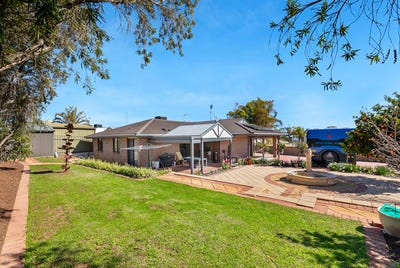 /international/au/4-creswick-court-craigmore-sa-151049784/