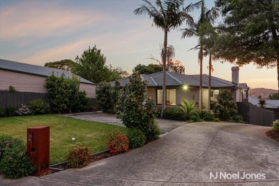 /international/au/2-akima-terrace-mooroolbark-vic-152619868/