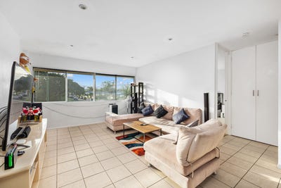 /international/au/5-183-nursery-rd-holland-park-west-qld-151520848/