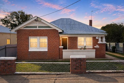/international/au/17-garland-street-wagga-wagga-nsw-151217652/