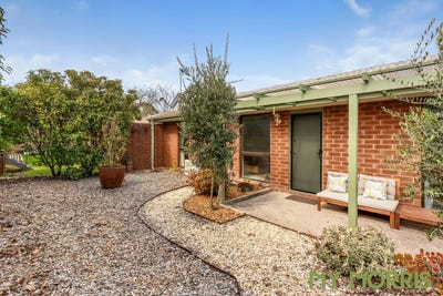 /international/au/8-35-ashby-circuit-kambah-act-152167732/