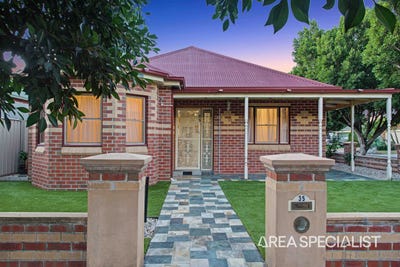 /international/au/35-milburn-circuit-caroline-springs-vic-151096616/