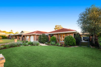 /international/au/11-mannersley-street-carindale-qld-151758368/