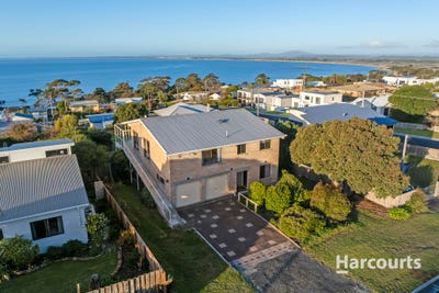 /international/au/26-richard-street-bridport-tas-152658316/