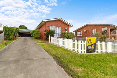 /international/au/12-bronsdon-street-lakes-entrance-vic-148557260/