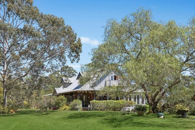 /international/au/9-martins-creek-road-paterson-nsw-152676208/