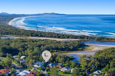 /international/au/1-lake-street-crescent-head-nsw-148562648/