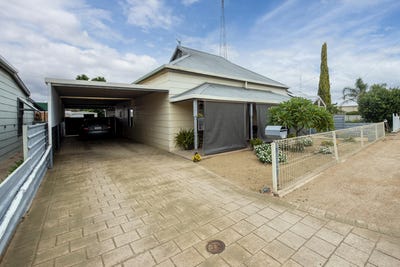 /international/au/18-john-street-port-pirie-sa-151296676/