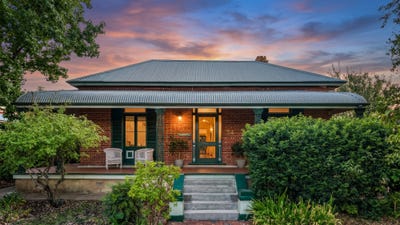 /international/au/54-upper-street-east-tamworth-nsw-150784384/