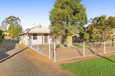 /international/au/76-john-street-goombungee-qld-151440624/
