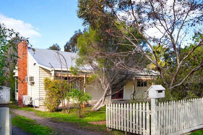 /international/au/10-warnock-street-maldon-vic-152214400/
