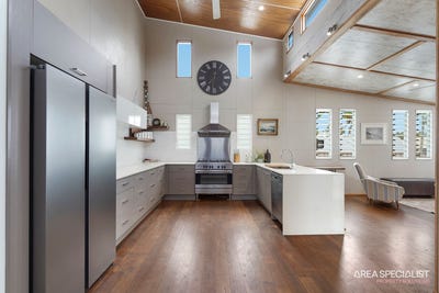 /international/au/33-karen-street-jacobs-well-qld-152662168/