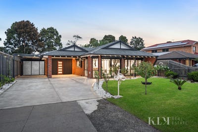 /international/au/28-reading-close-roxburgh-park-vic-150865396/