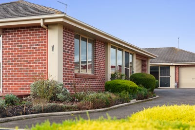 /international/au/1-33-lyell-street-latrobe-tas-151436440/