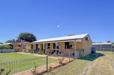 /international/au/14-scouller-street-chinchilla-qld-150822484/