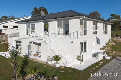 /international/au/1a-blanche-avenue-blackmans-bay-tas-151171428/