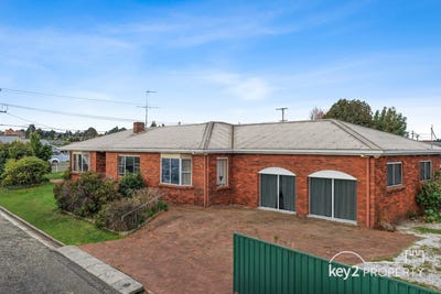 /international/au/11-high-street-deloraine-tas-151218916/