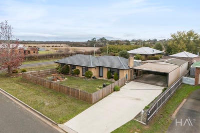 /international/au/84-burghley-street-longford-tas-151264564/