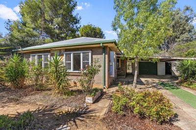 /international/au/33-norman-street-the-rock-nsw-150969088/