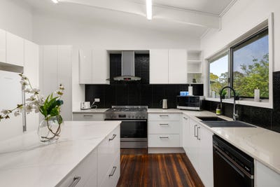 /international/au/25-raylee-avenue-nambour-qld-152659640/