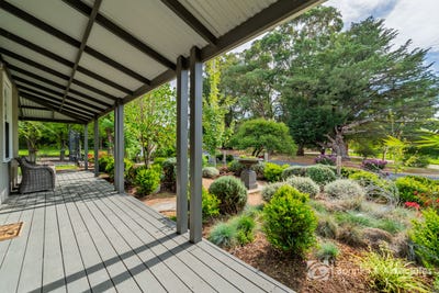 /international/au/8a-diffey-road-beechworth-vic-150744860/