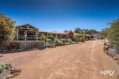 /international/au/11-leschenaultia-drive-chittering-wa-152532892/