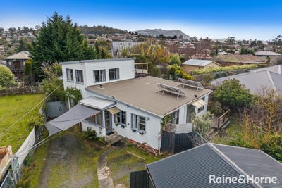 /international/au/34-powell-road-blackmans-bay-tas-151954392/