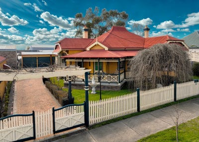 /international/au/198-lang-street-glen-innes-nsw-148772740/