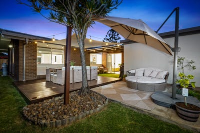 /international/au/22-clark-court-redcliffe-qld-152162588/