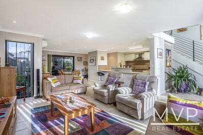/international/au/9-the-lakes-boulevard-jandakot-wa-151363232/