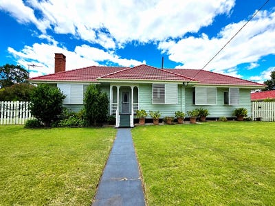 /international/au/93-murilla-street-miles-qld-151435916/