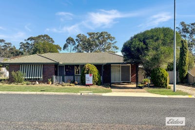 /international/au/7-golf-links-avenue-warwick-qld-150850456/