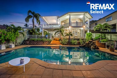 /international/au/25-captain-blackwood-drive-sarina-beach-qld-150834792/