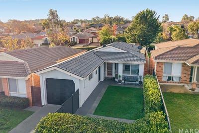 /international/au/19-bywaters-street-amaroo-act-151523440/