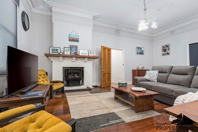 /international/au/34-francis-street-geraldton-wa-152660280/