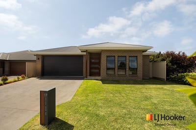 /international/au/17-water-gum-road-gregory-hills-nsw-152540760/