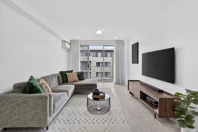 /international/au/302-8c-myrtle-street-prospect-nsw-151292108/