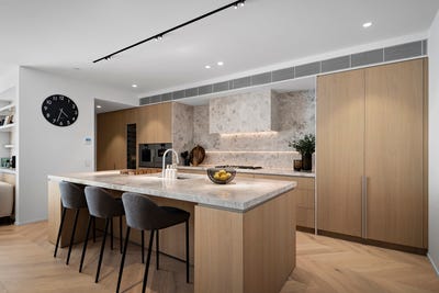 /international/au/205-83-bay-street-brighton-vic-147884284/
