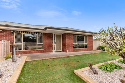 /international/au/35-haylock-road-moonta-bay-sa-152306272/