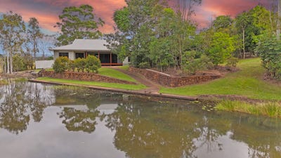 /international/au/19-eden-drive-tinaroo-qld-148523476/