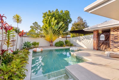 /international/au/3-holst-place-currumbin-waters-qld-152588288/
