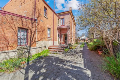 /international/au/155-rocket-street-bathurst-nsw-152044636/