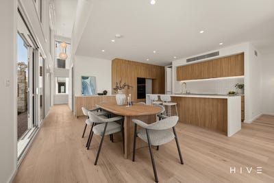 /international/au/2-75-ainsworth-street-mawson-act-152580308/