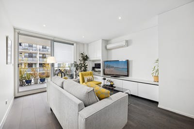 /international/au/85-10-hinder-street-gungahlin-act-148721676/