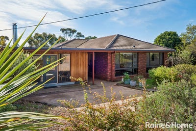 /international/au/17-coulthard-street-castlemaine-vic-151316976/